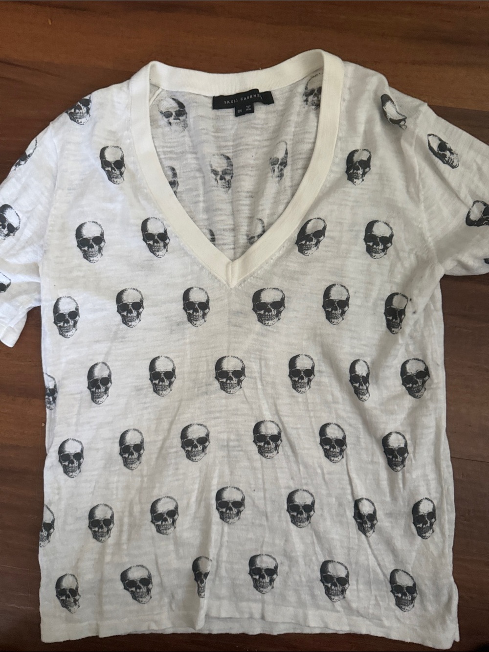 Skull Cashmere White V-Neck Short Sleeve Tee with Black Skull Print